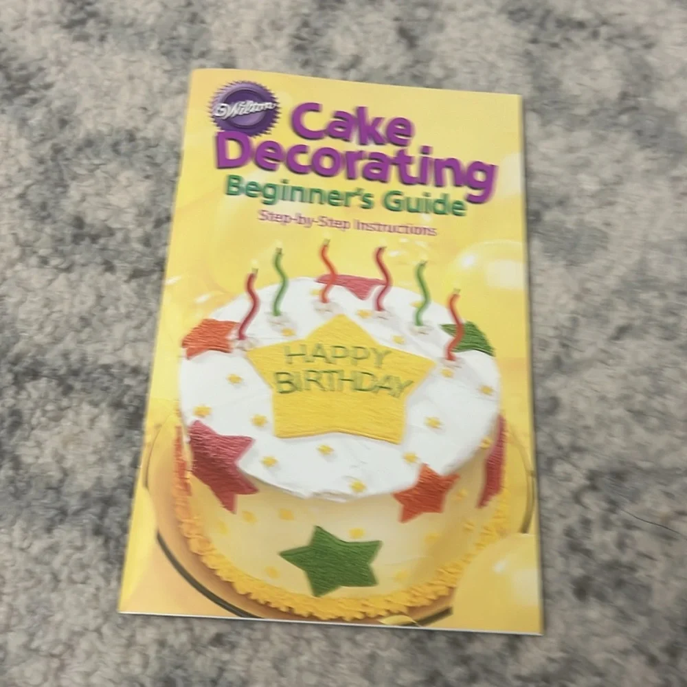 Cake decorating set